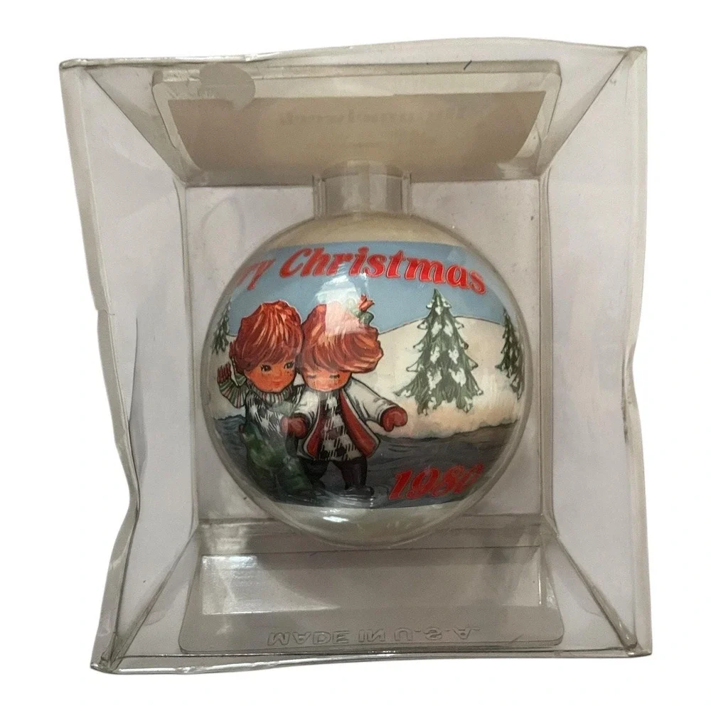 Red Head Skaters 1980 Hummelwerk Christmas Satin‎ Ornament